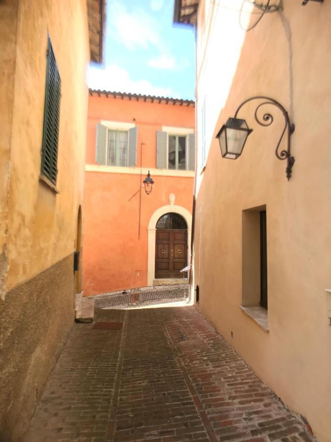 Camere Della Vecchia Posta เตรวี ภายนอก รูปภาพ