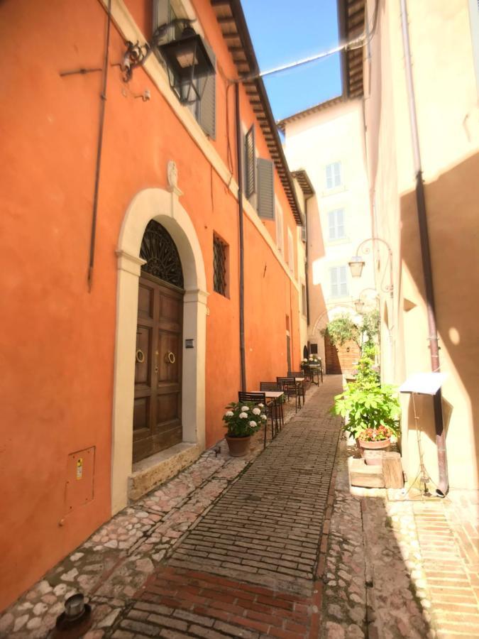 Camere Della Vecchia Posta เตรวี ภายนอก รูปภาพ