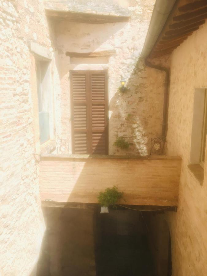 Camere Della Vecchia Posta เตรวี ภายนอก รูปภาพ