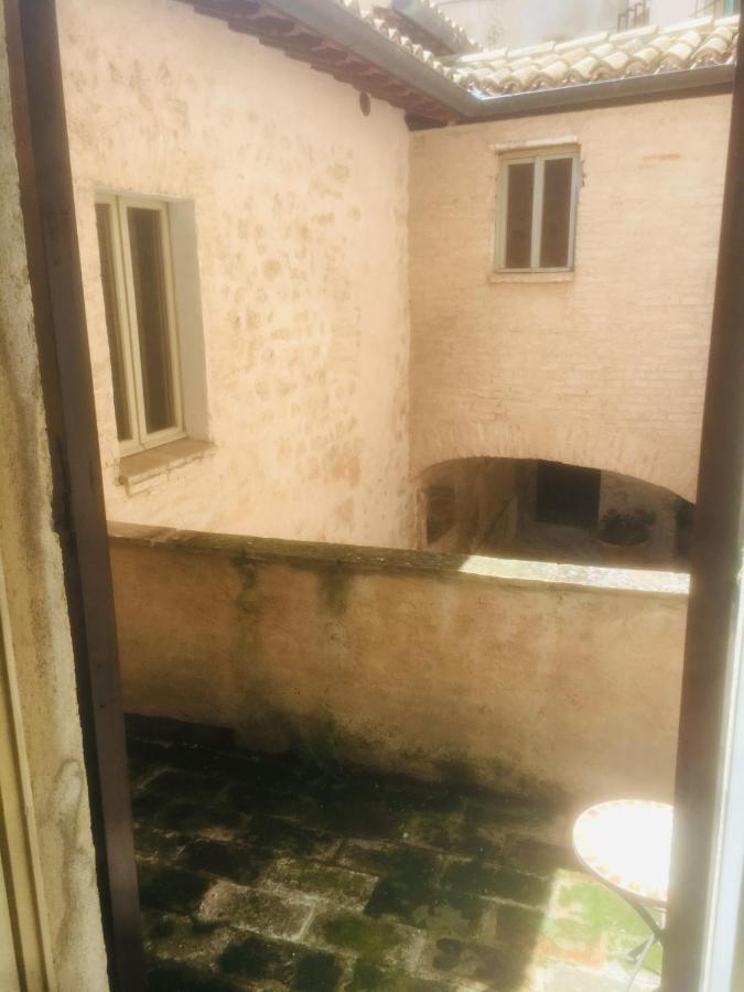 Camere Della Vecchia Posta เตรวี ภายนอก รูปภาพ