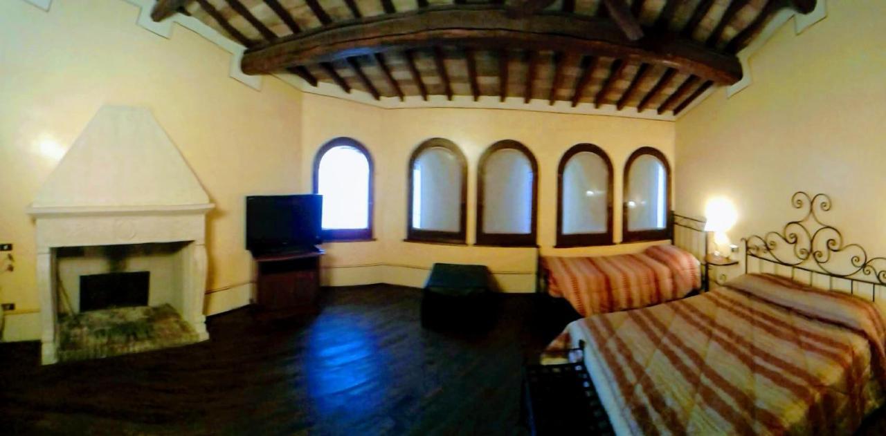 Camere Della Vecchia Posta เตรวี ภายนอก รูปภาพ